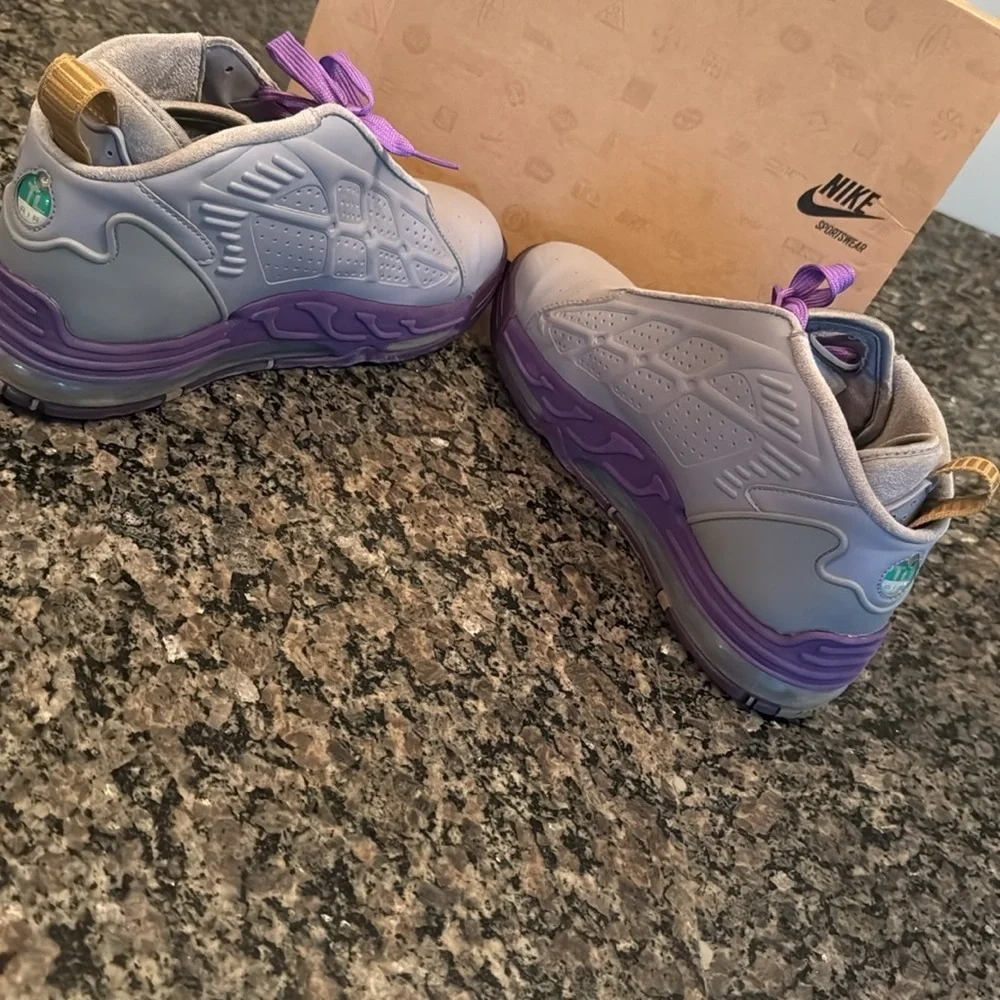 Nike air max pillar gray and Purple SneakersEUC 10.5
